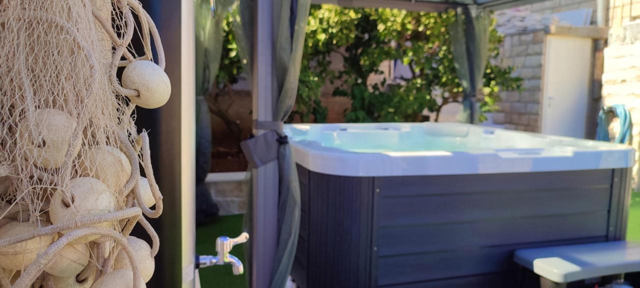 Luxury Sunrise Jacuzzi Apts, 50 M From The Beach Kali Buitenkant foto